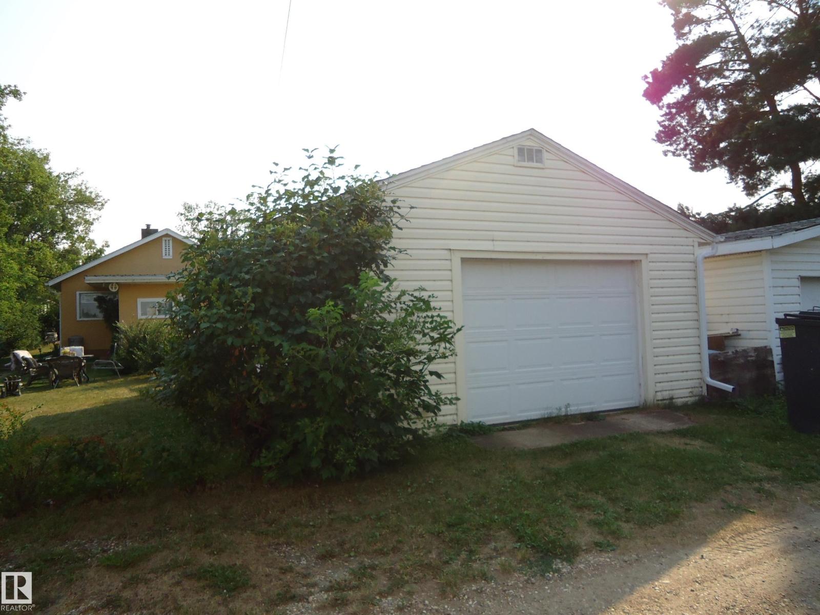 4812 50 Av Property Photo 26