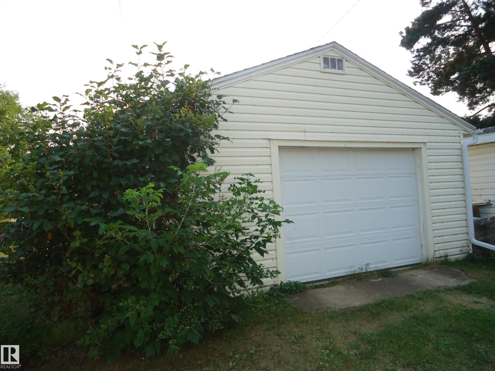 4812 50 Av Property Photo 34