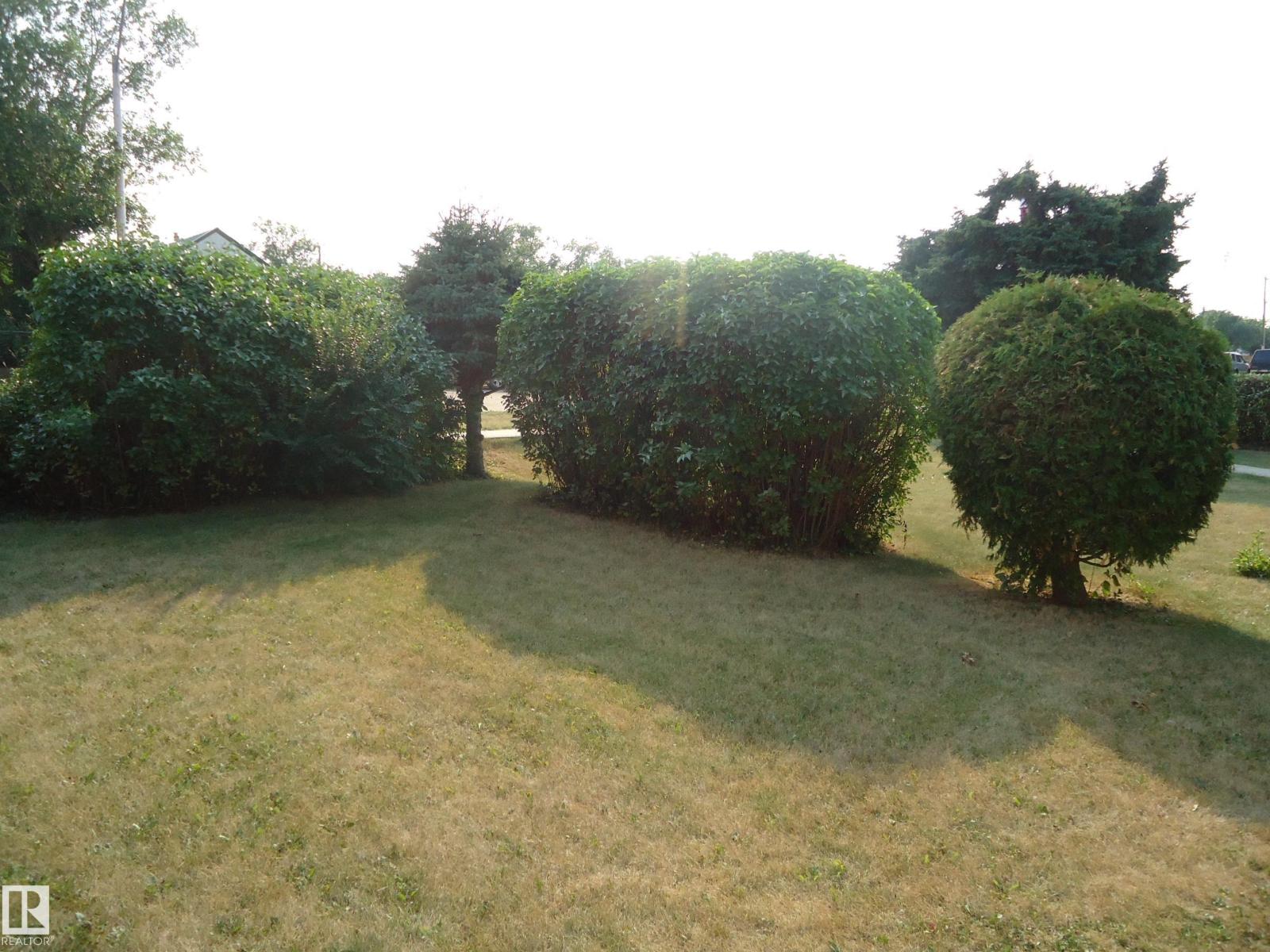 4812 50 Av Property Photo 35