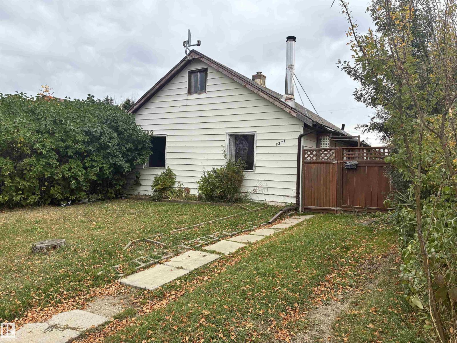 5231 46 St Property Photo 2