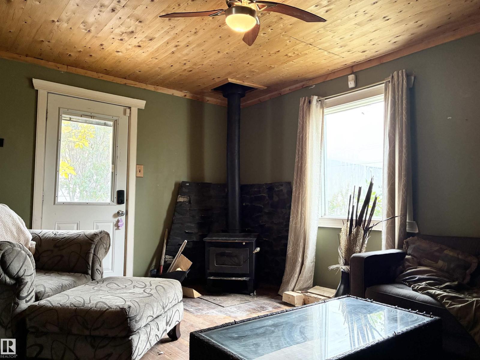 5231 46 St Property Photo 6