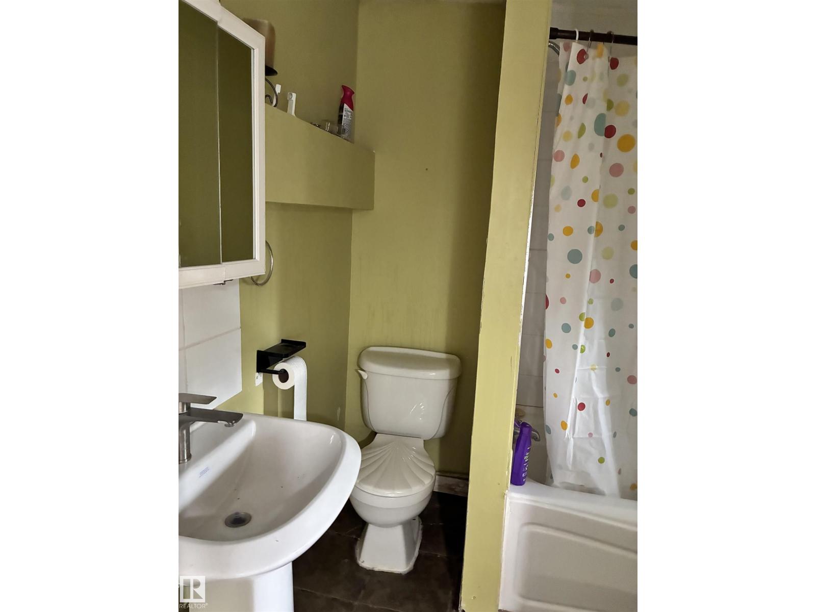 5231 46 St Property Photo 10