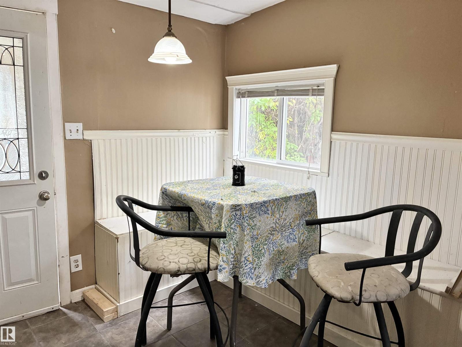 5231 46 St Property Photo 11