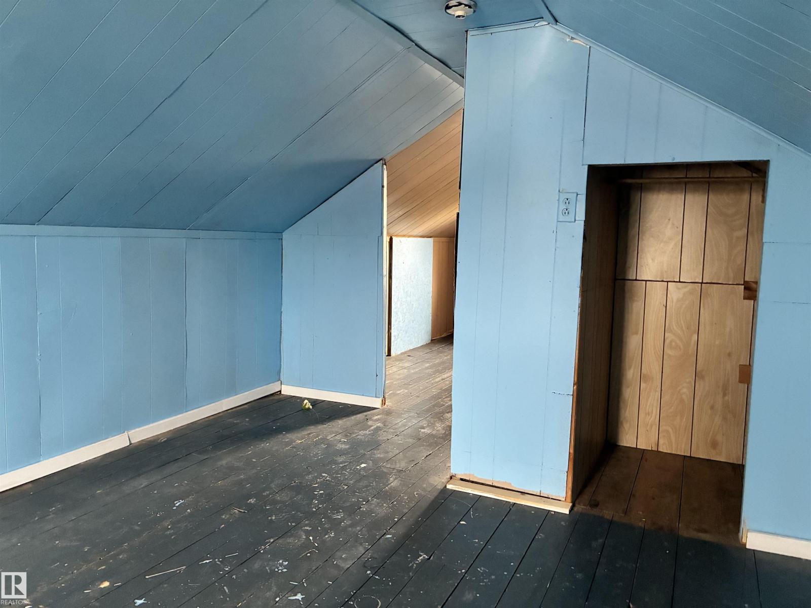 5231 46 St Property Photo 14