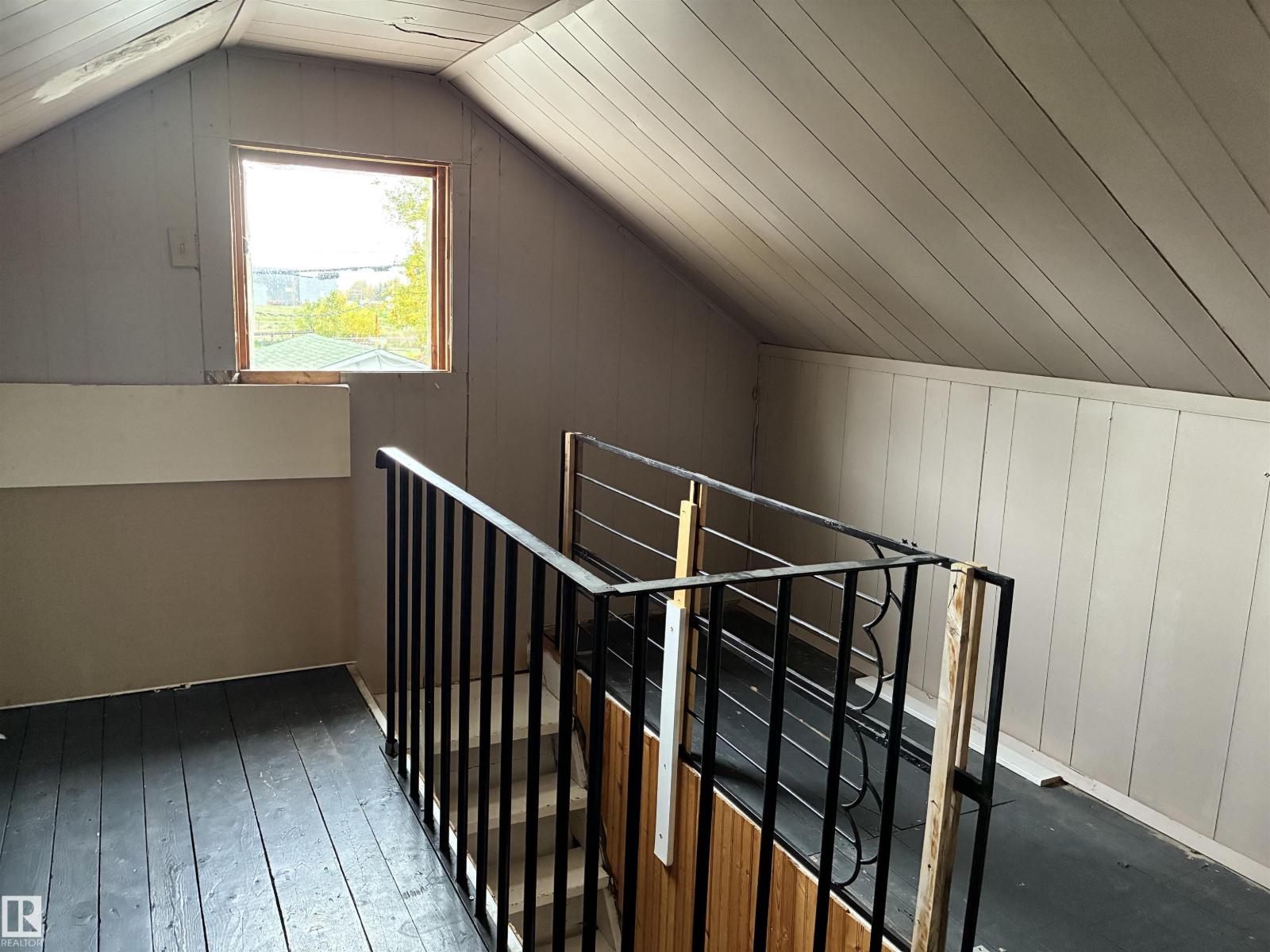 5231 46 St Property Photo 15