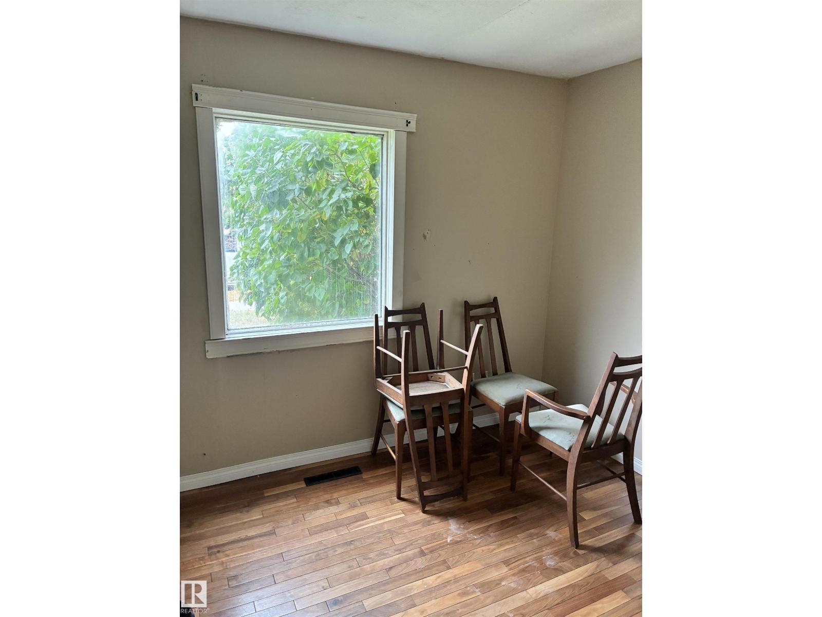 5231 46 St Property Photo 18