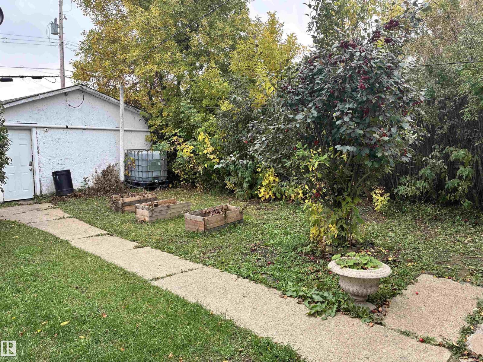 5231 46 St Property Photo 23