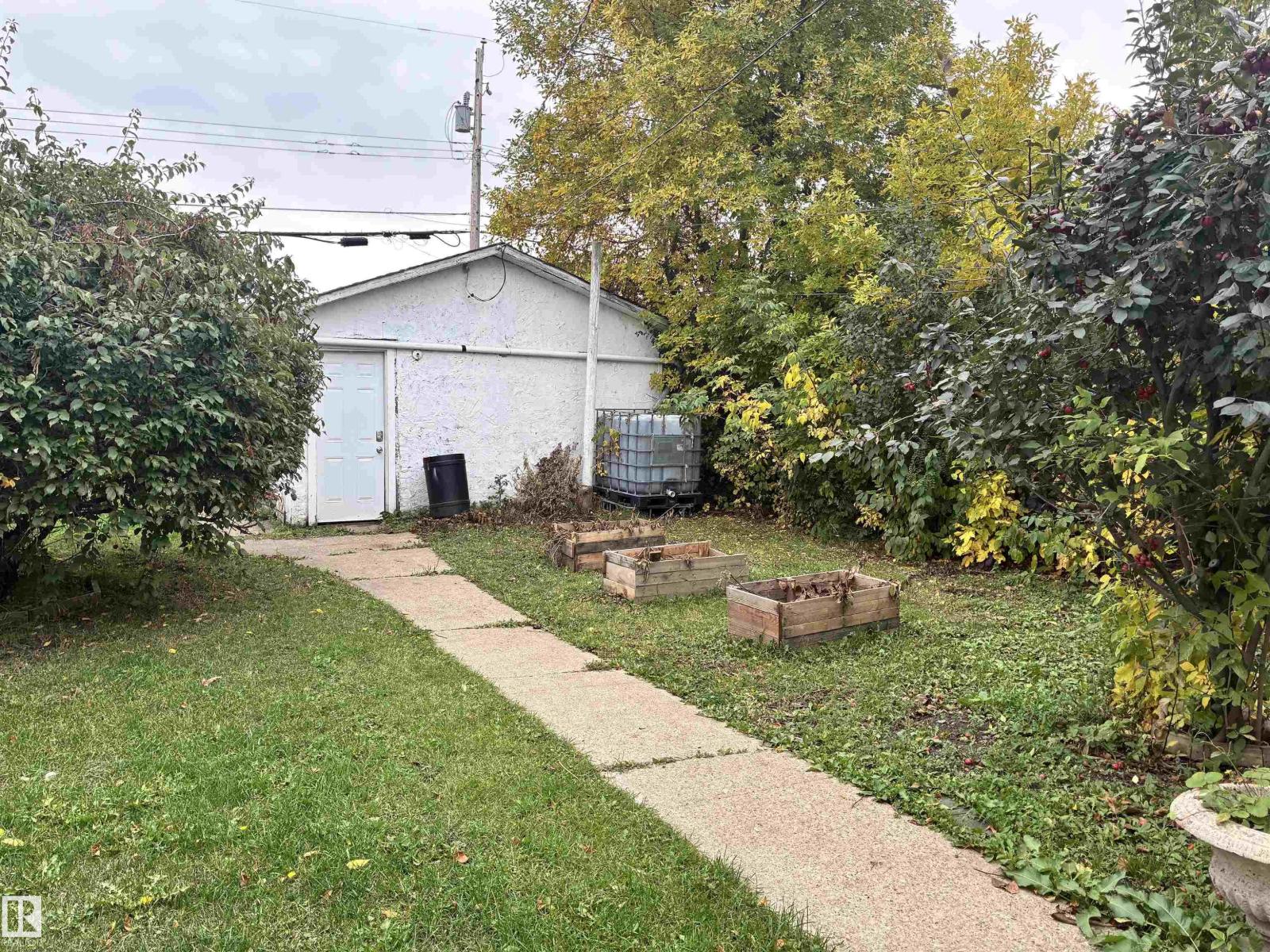 5231 46 St Property Photo 24