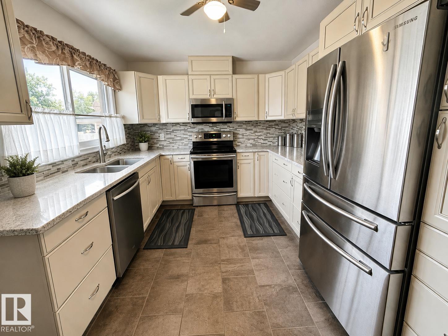 10315 44 St Nw Property Photo 3