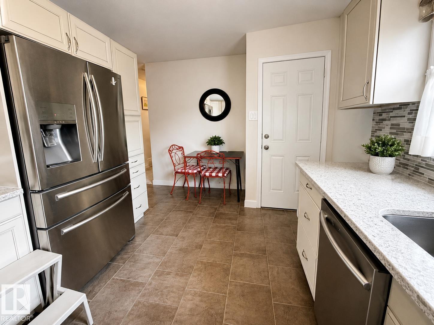 10315 44 St Nw Property Photo 4