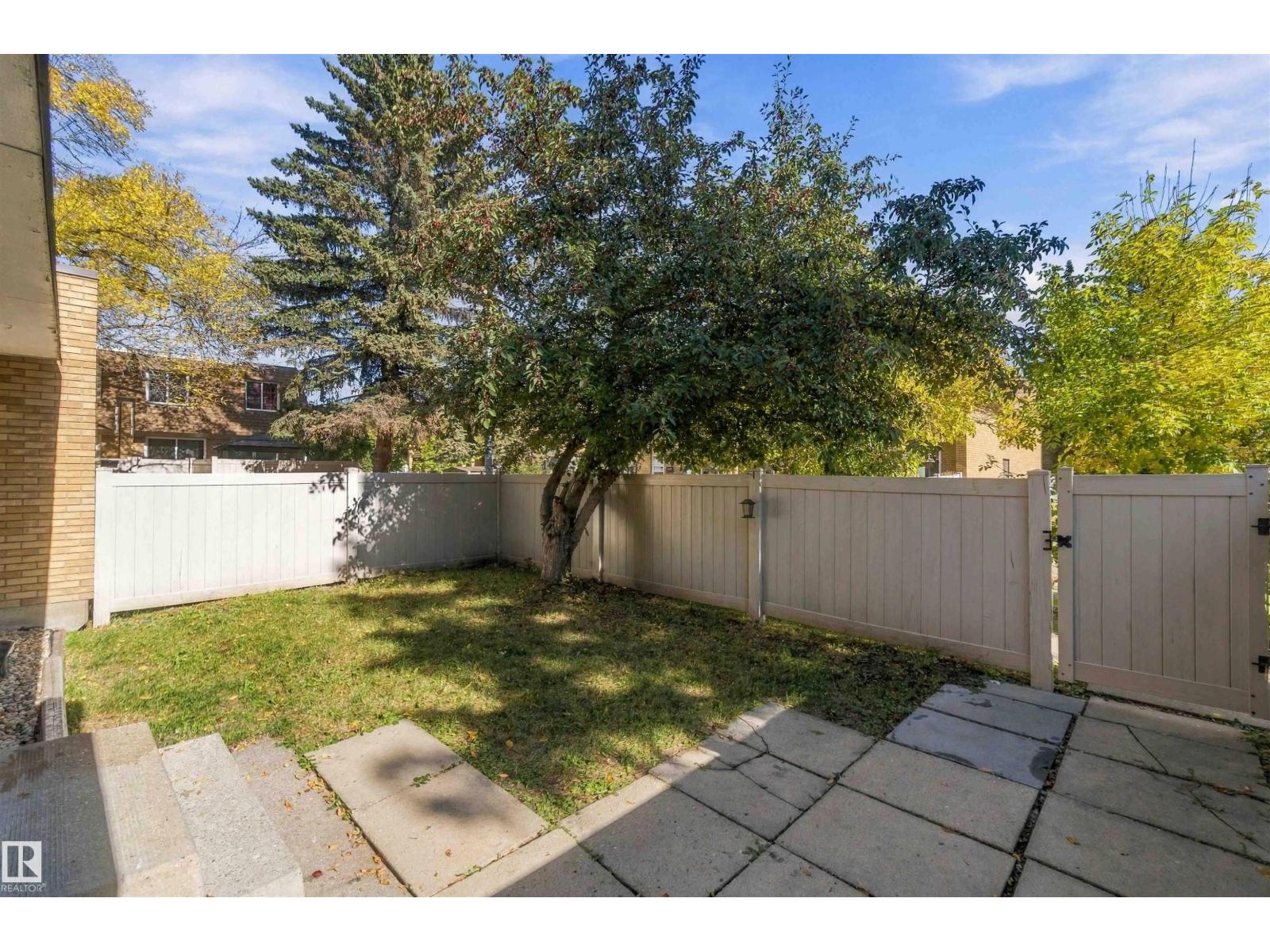 132 Londonderry Square Sq Nw Property Photo 5