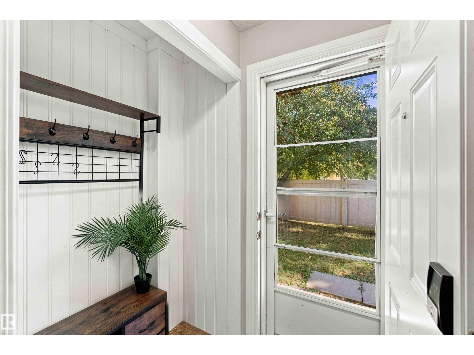132 Londonderry Square Sq Nw Property Photo 6