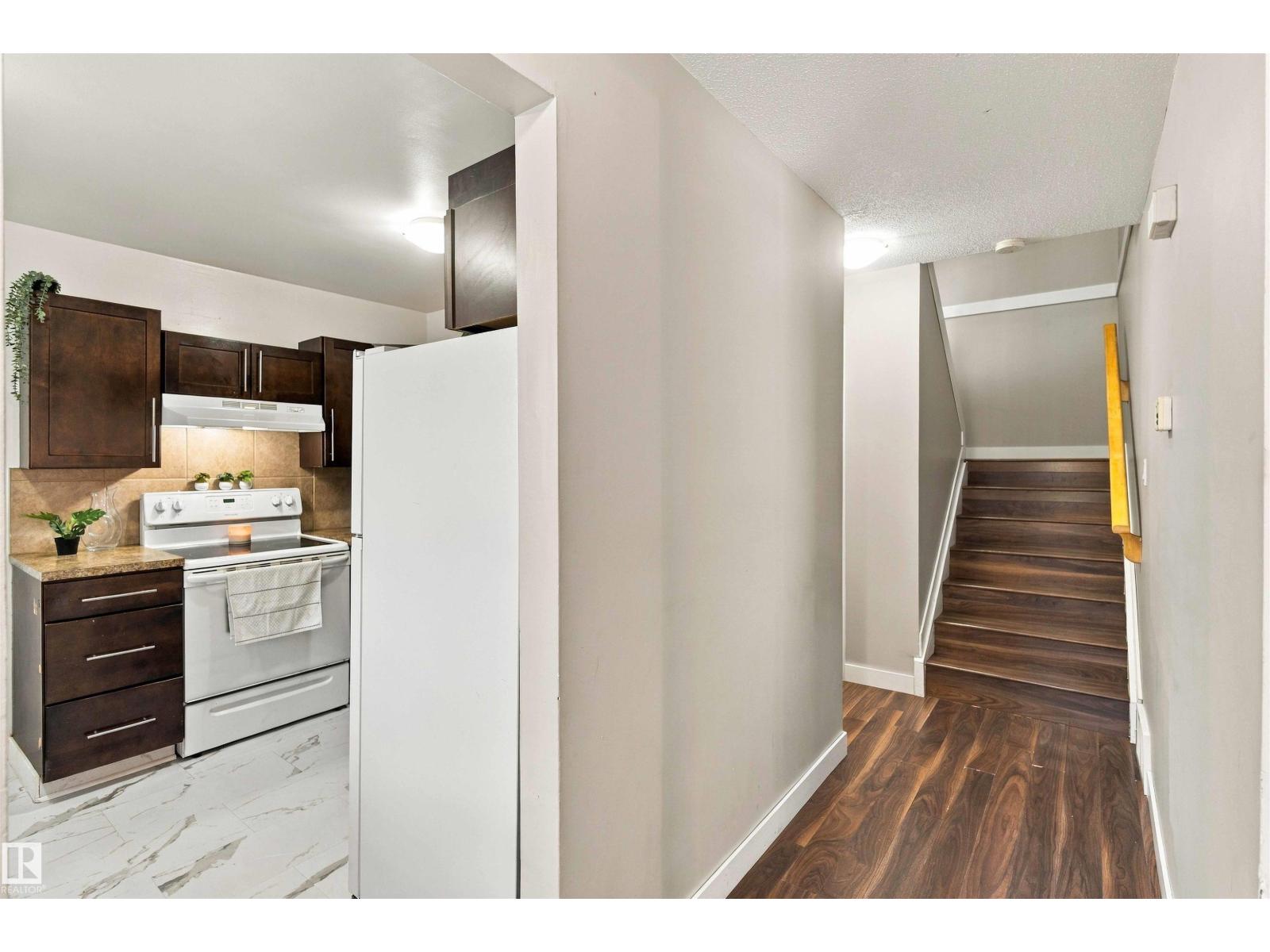 132 Londonderry Square Sq Nw Property Photo 8