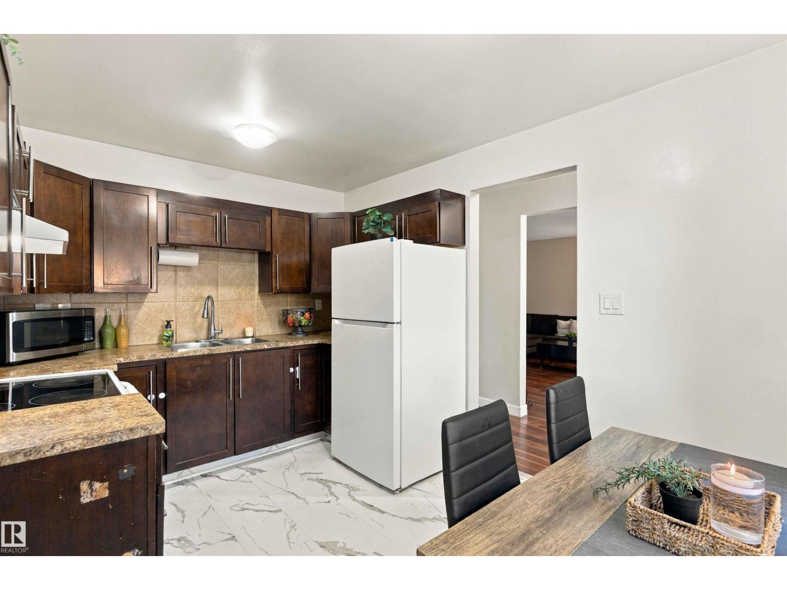 132 Londonderry Square Sq Nw Property Photo 10