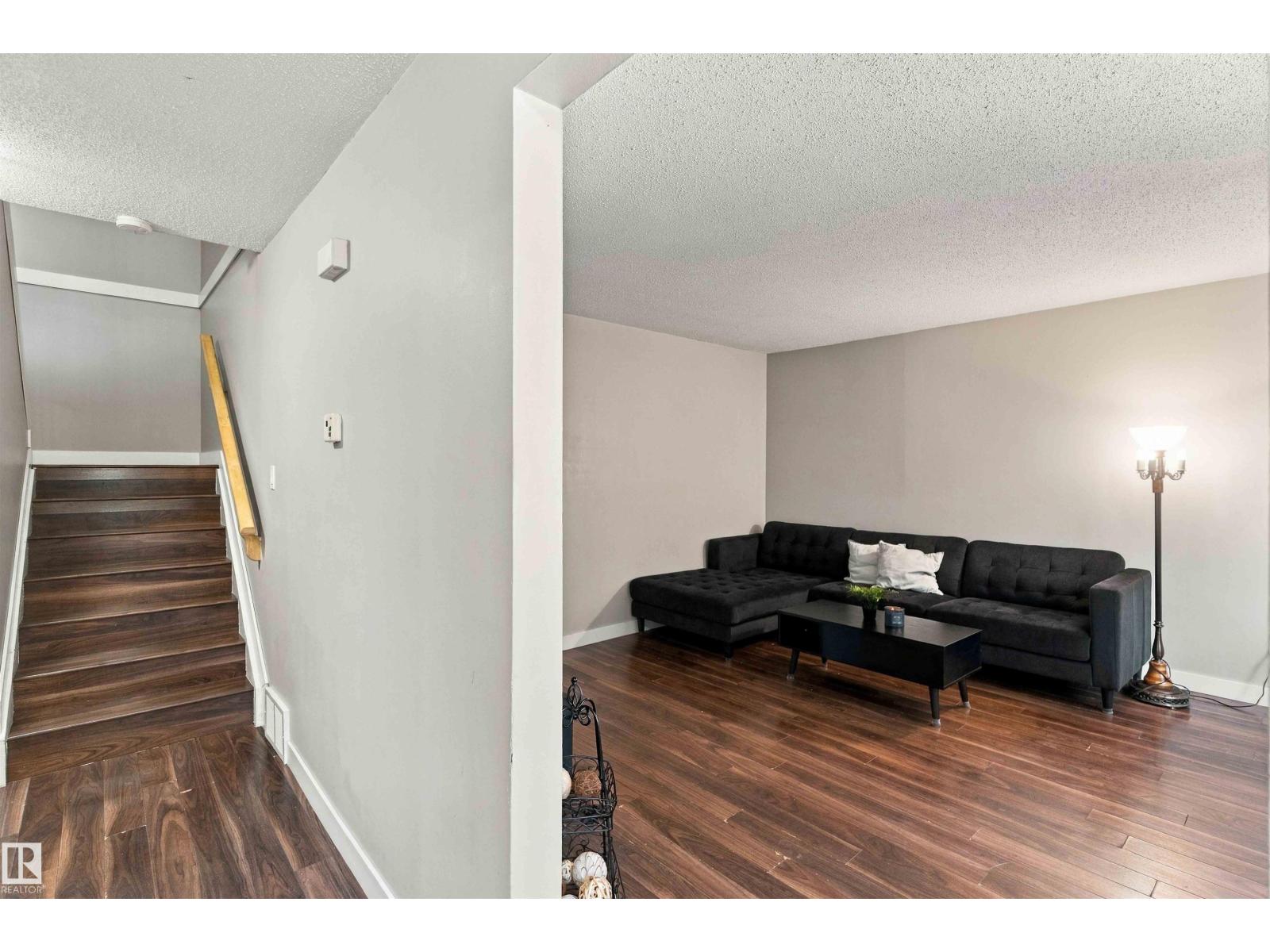 132 Londonderry Square Sq Nw Property Photo 18