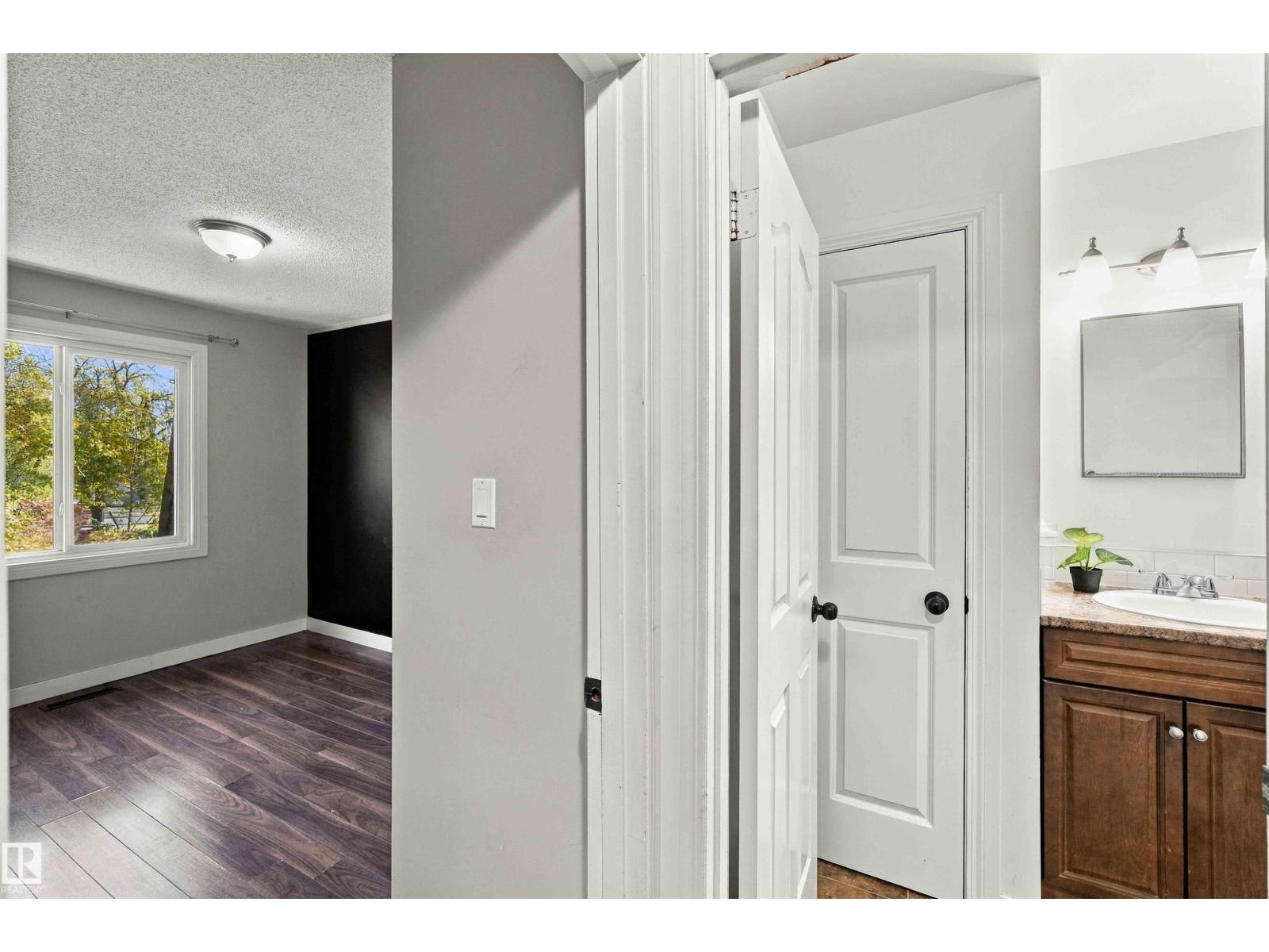 132 Londonderry Square Sq Nw Property Photo 29