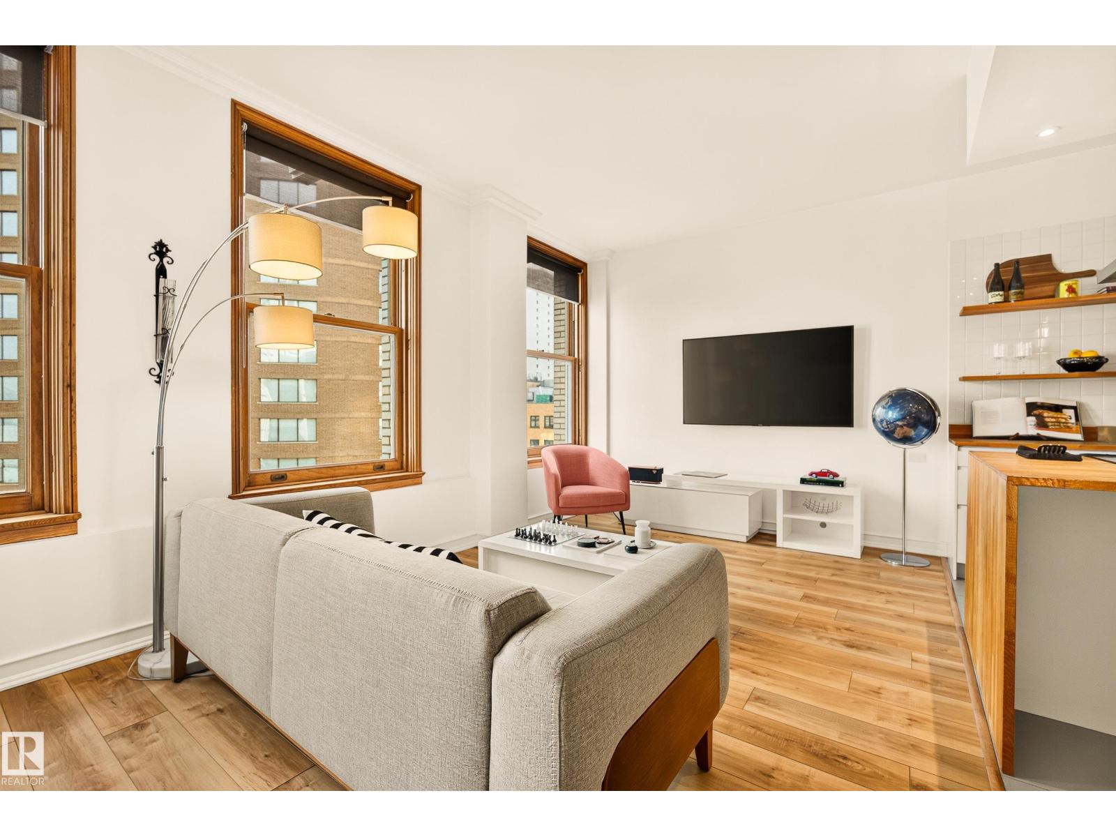 #806 10134 100 St Nw Property Photo 9