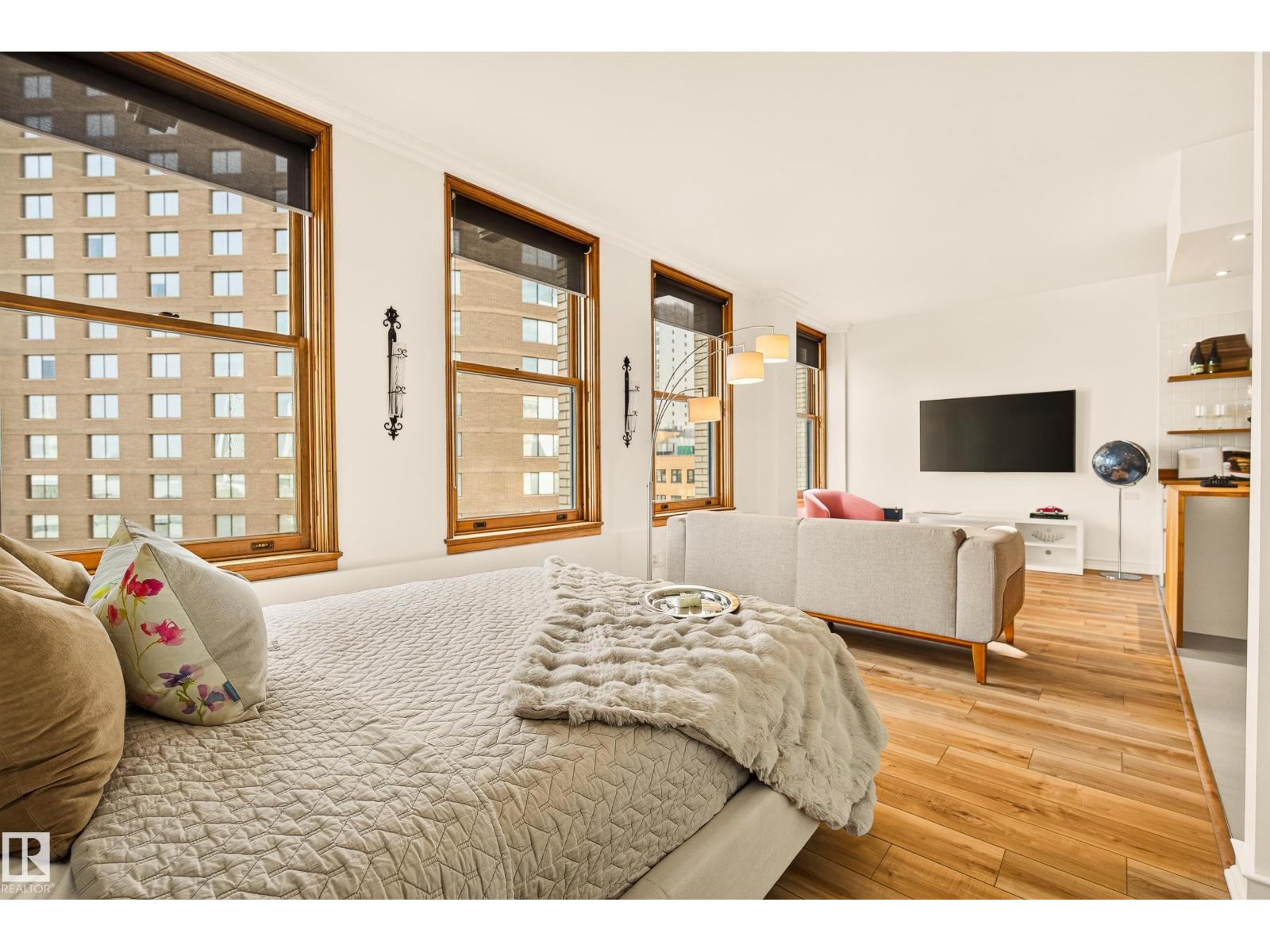 #806 10134 100 St Nw Property Photo 13