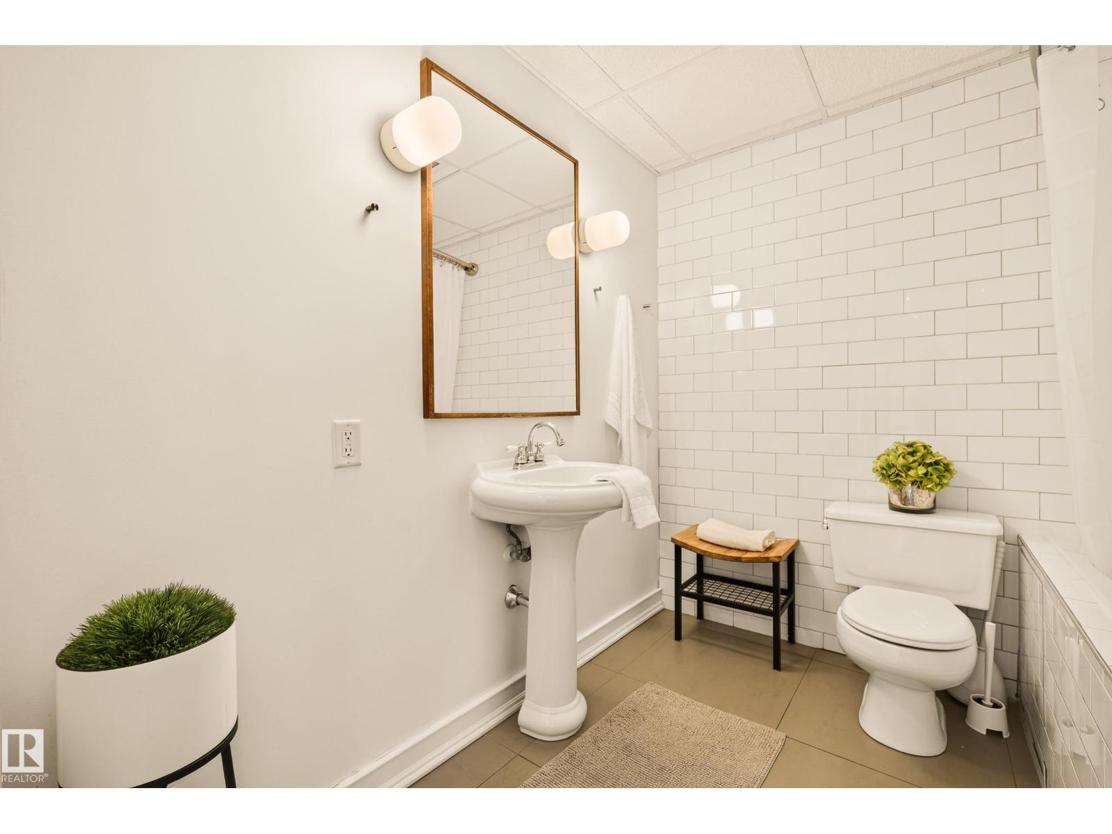 #806 10134 100 St Nw Property Photo 18