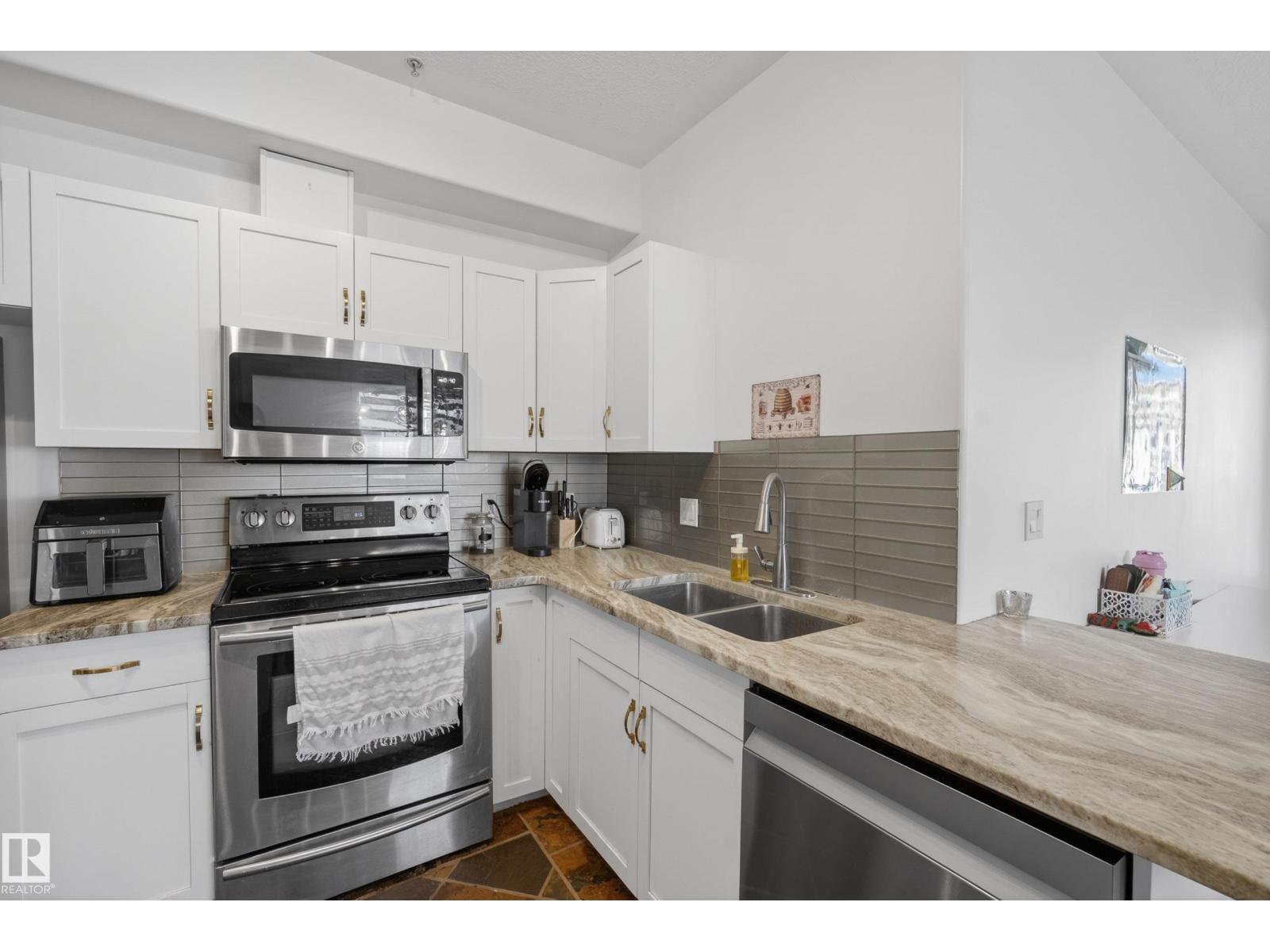 #205 10011 110 St Nw Property Photo 17