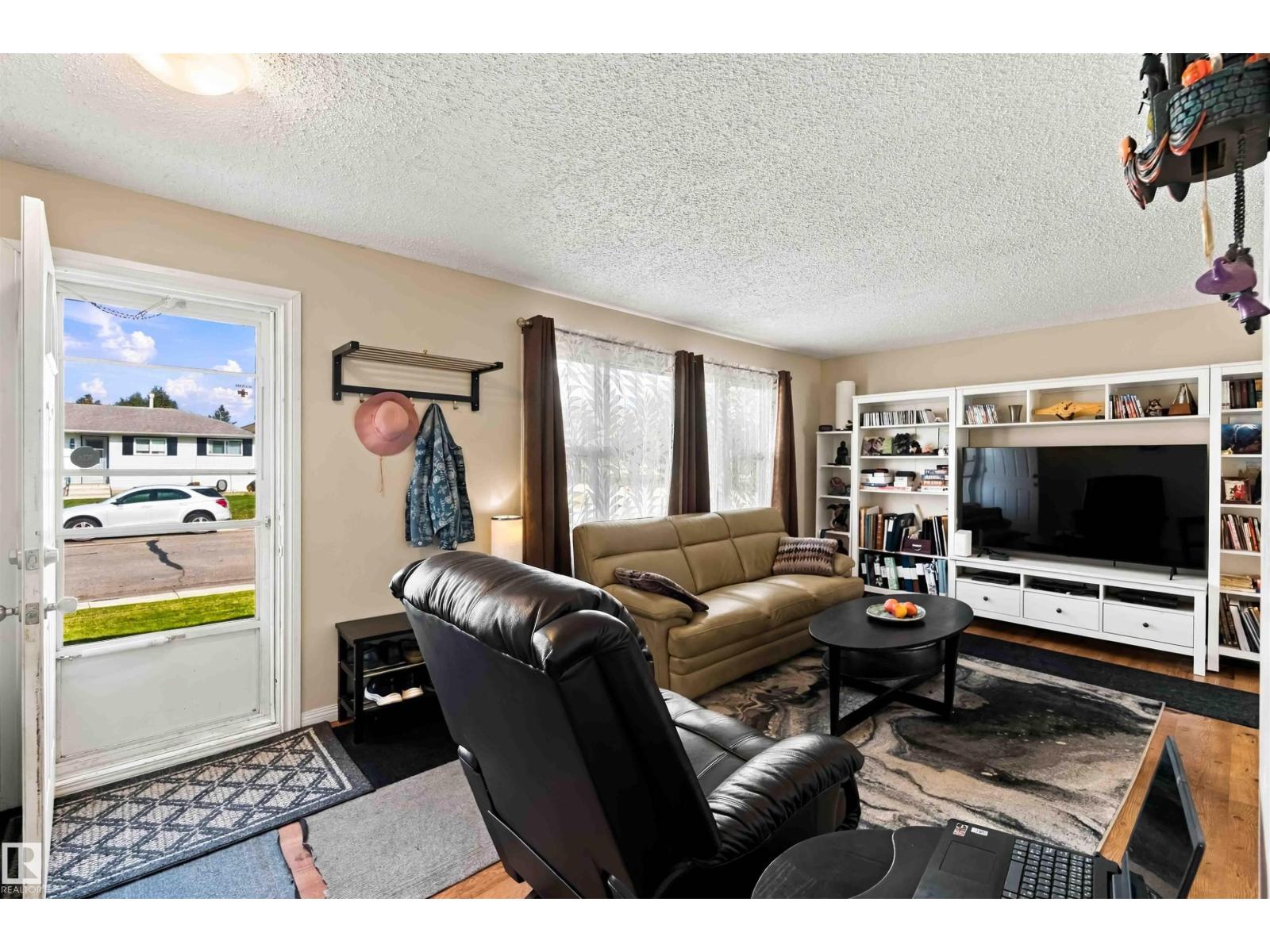 5803 52 Av Property Photo 4