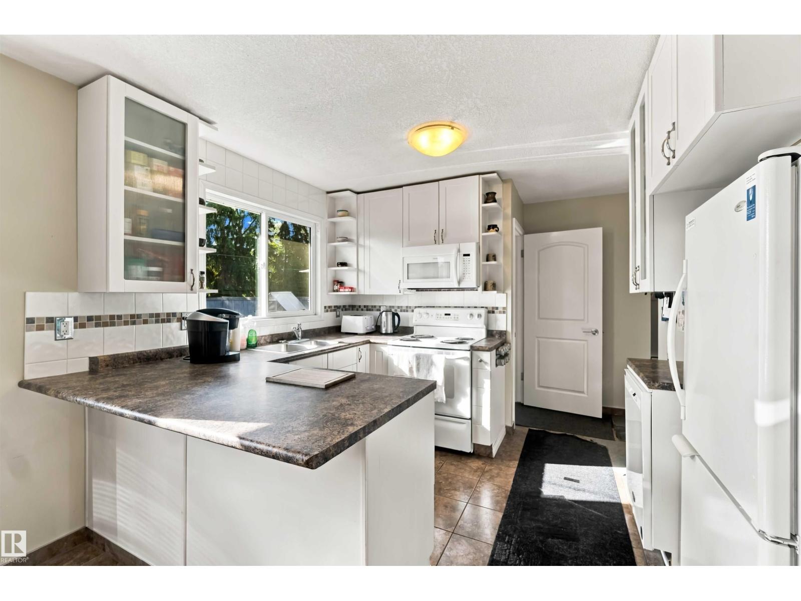 5803 52 Av Property Photo 12