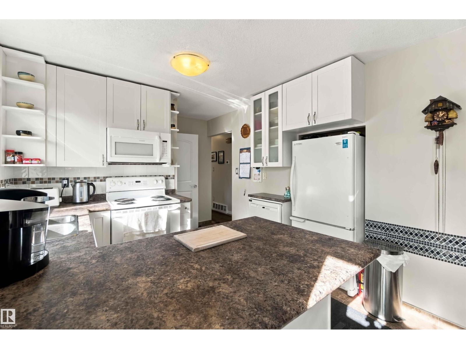 5803 52 Av Property Photo 13