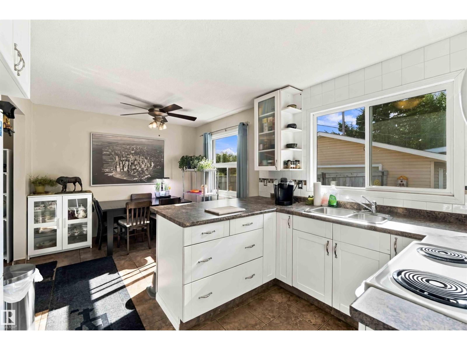 5803 52 Av Property Photo 14