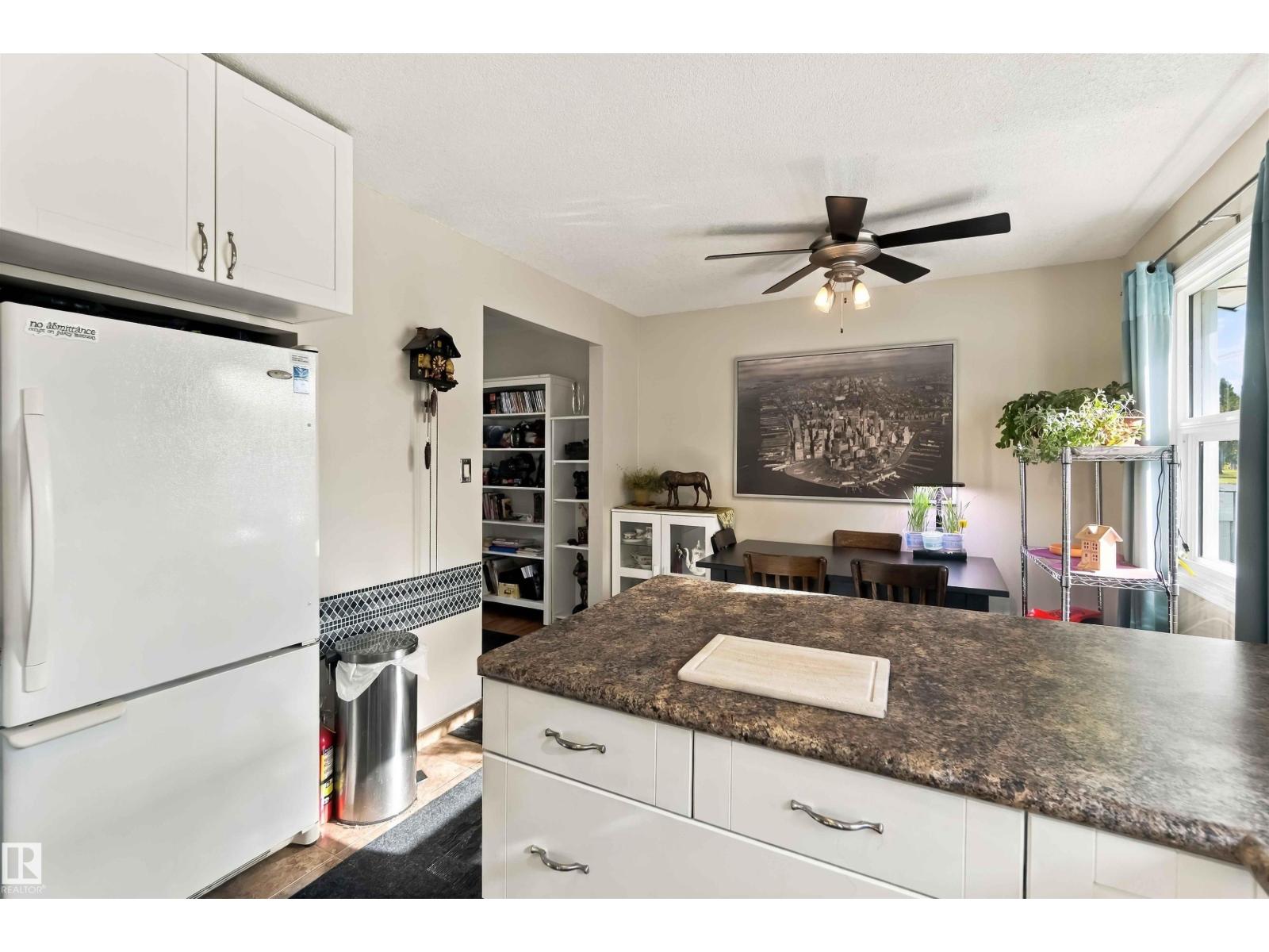 5803 52 Av Property Photo 15