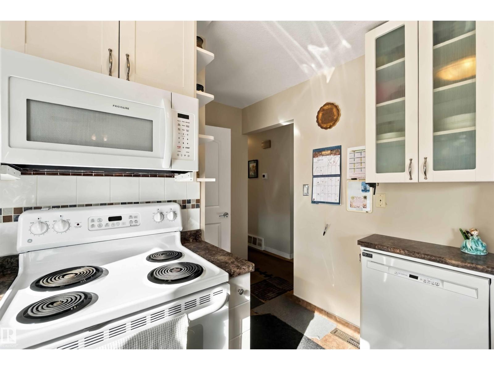 5803 52 Av Property Photo 16