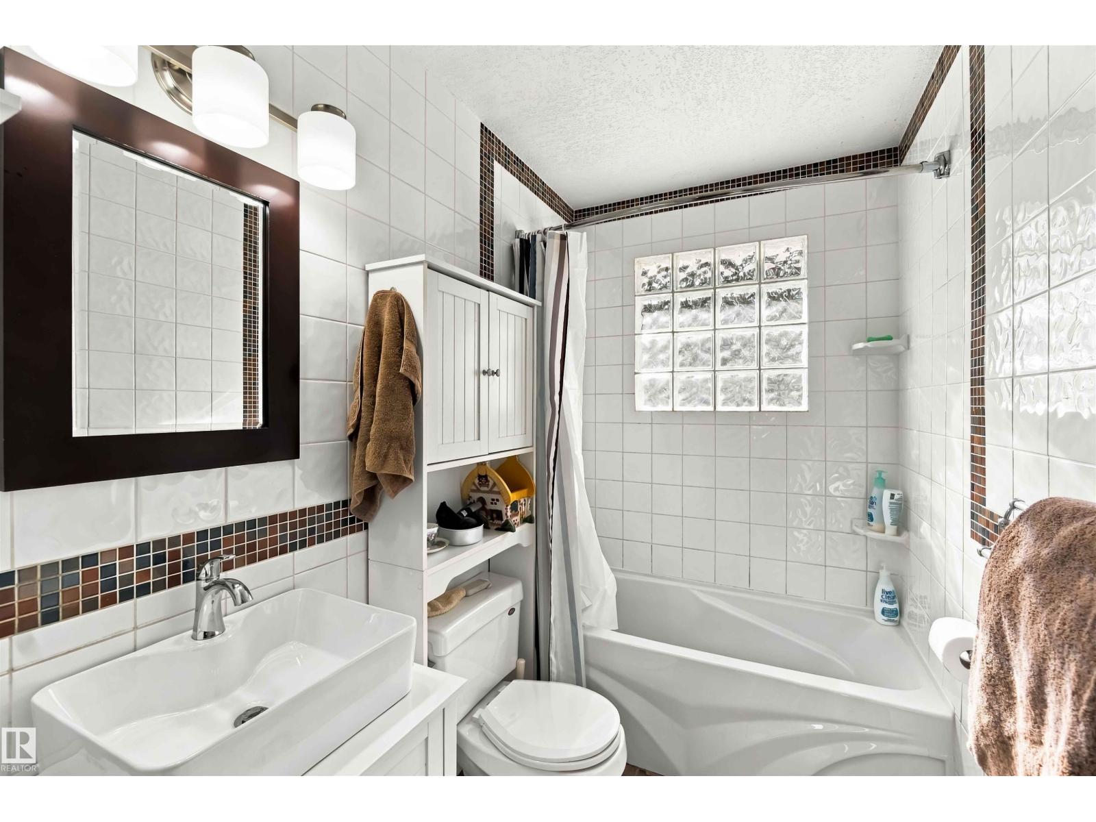 5803 52 Av Property Photo 21