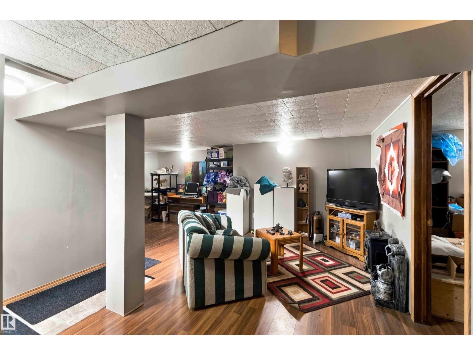 5803 52 Av Property Photo 36