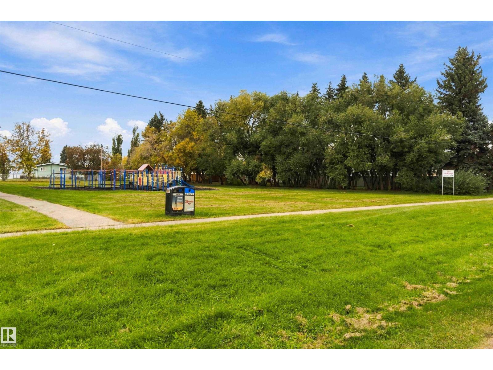 5803 52 Av Property Photo 52
