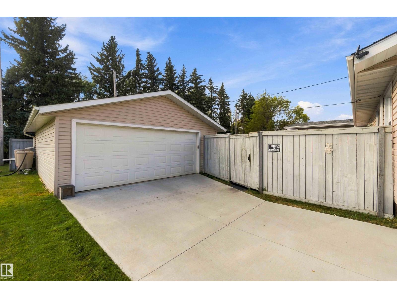 5803 52 Av Property Photo 54