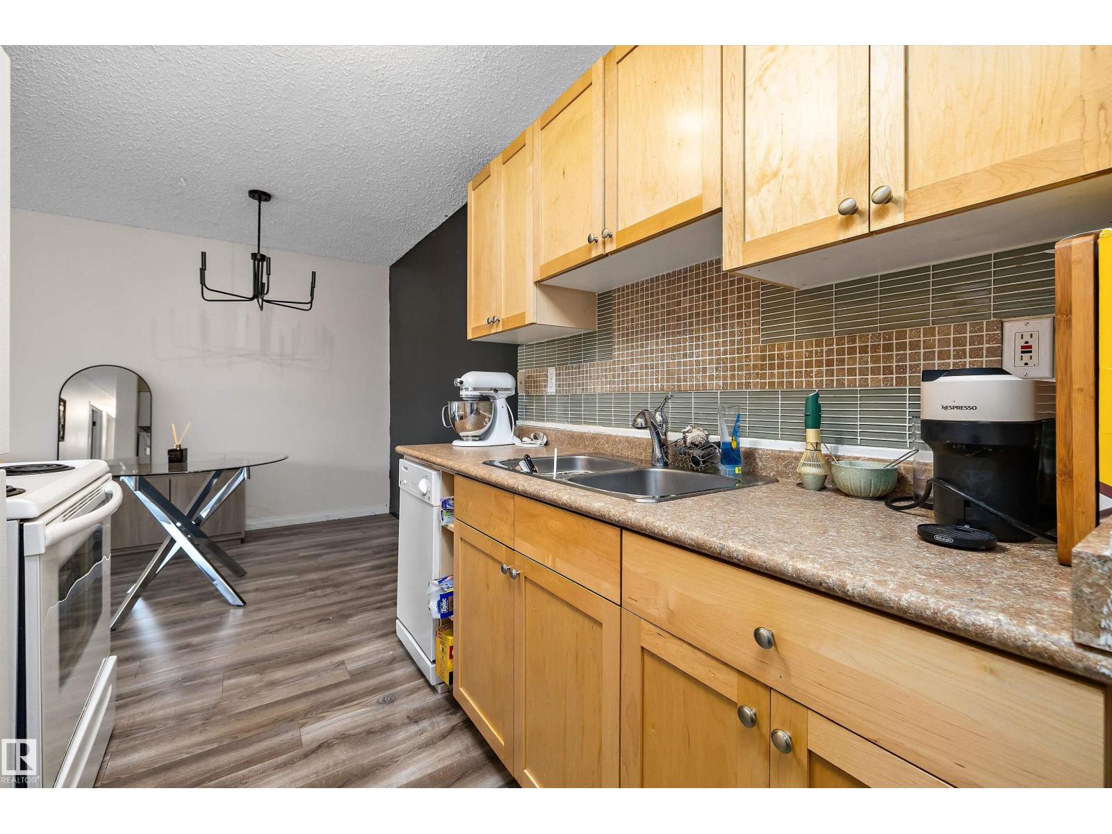 #302 51 Brown St Property Photo 5
