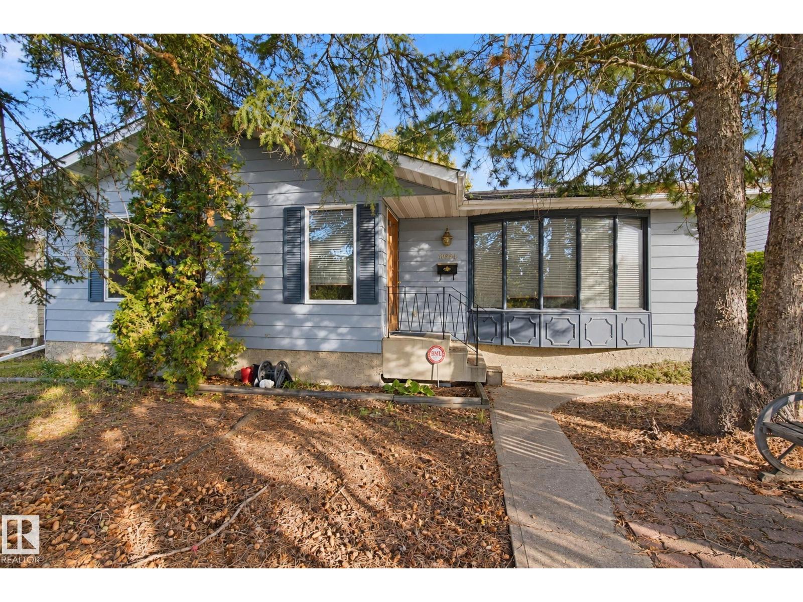 10824 35 Av Nw Property Photo 3