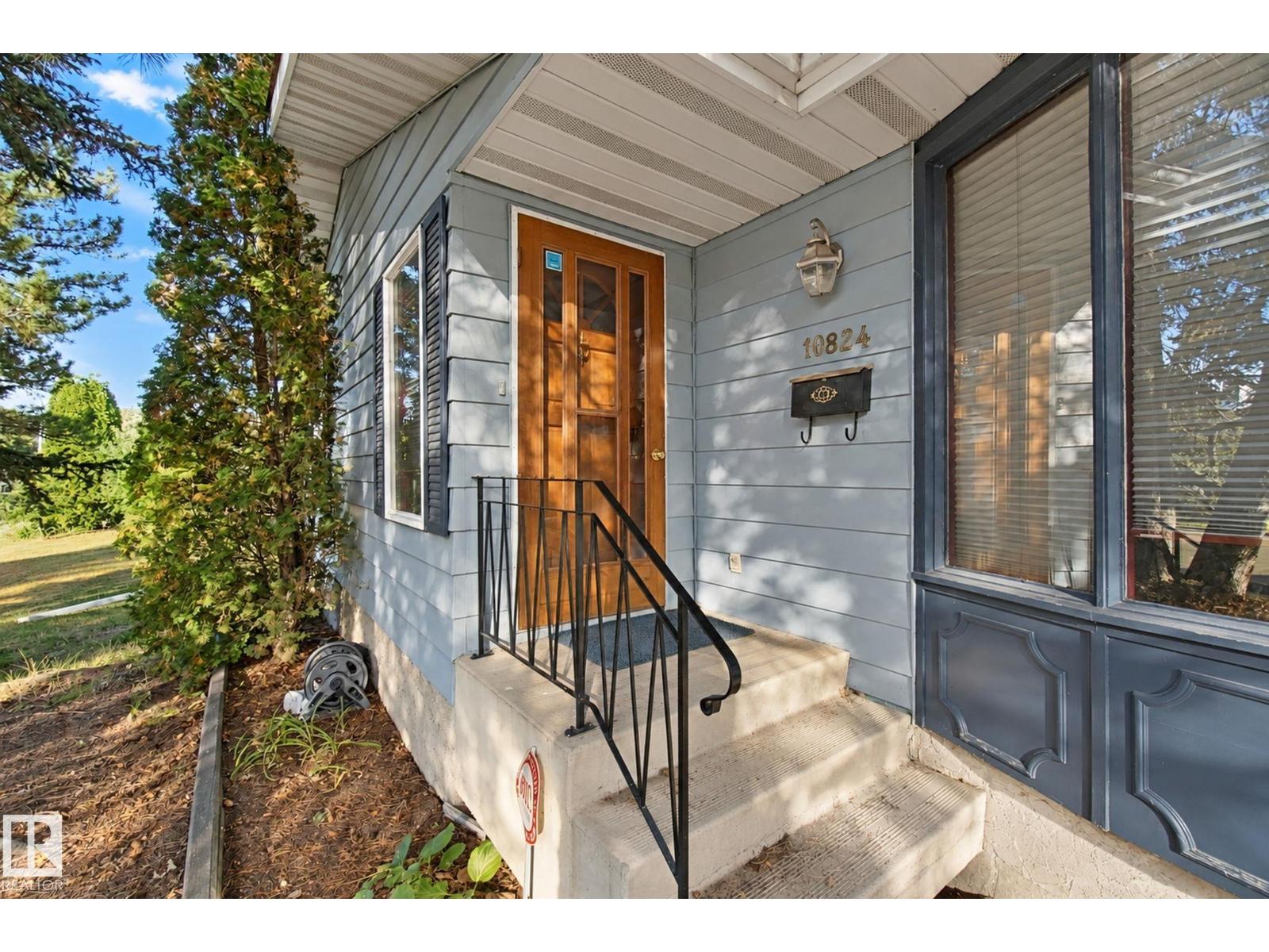 10824 35 Av Nw Property Photo 4