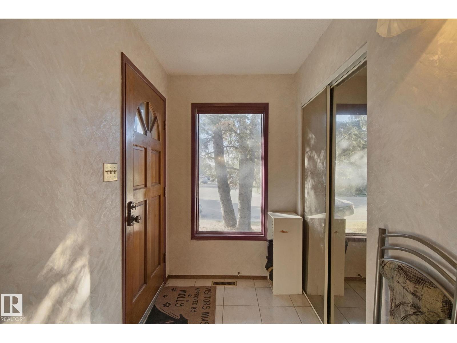 10824 35 Av Nw Property Photo 5
