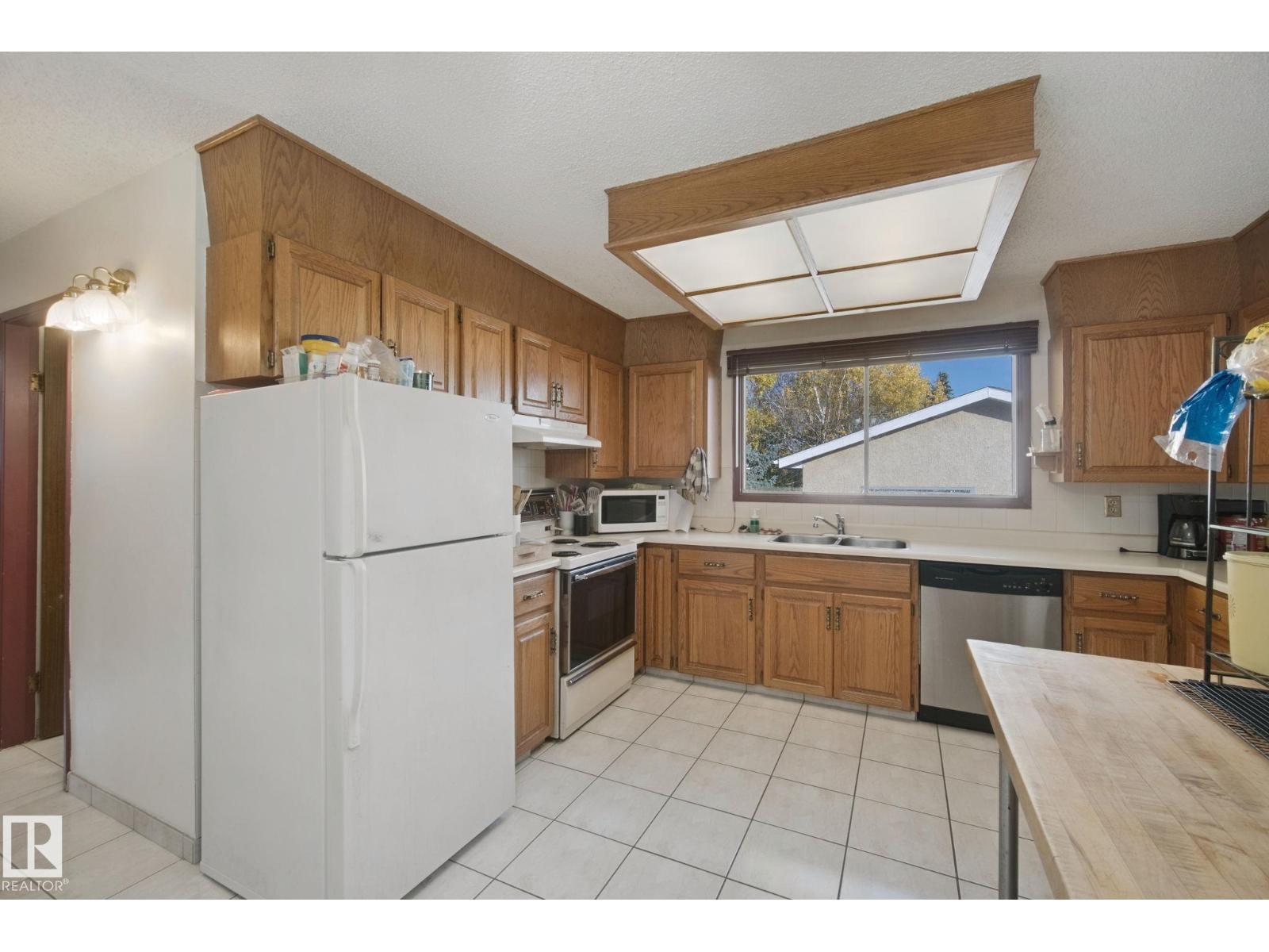10824 35 Av Nw Property Photo 13