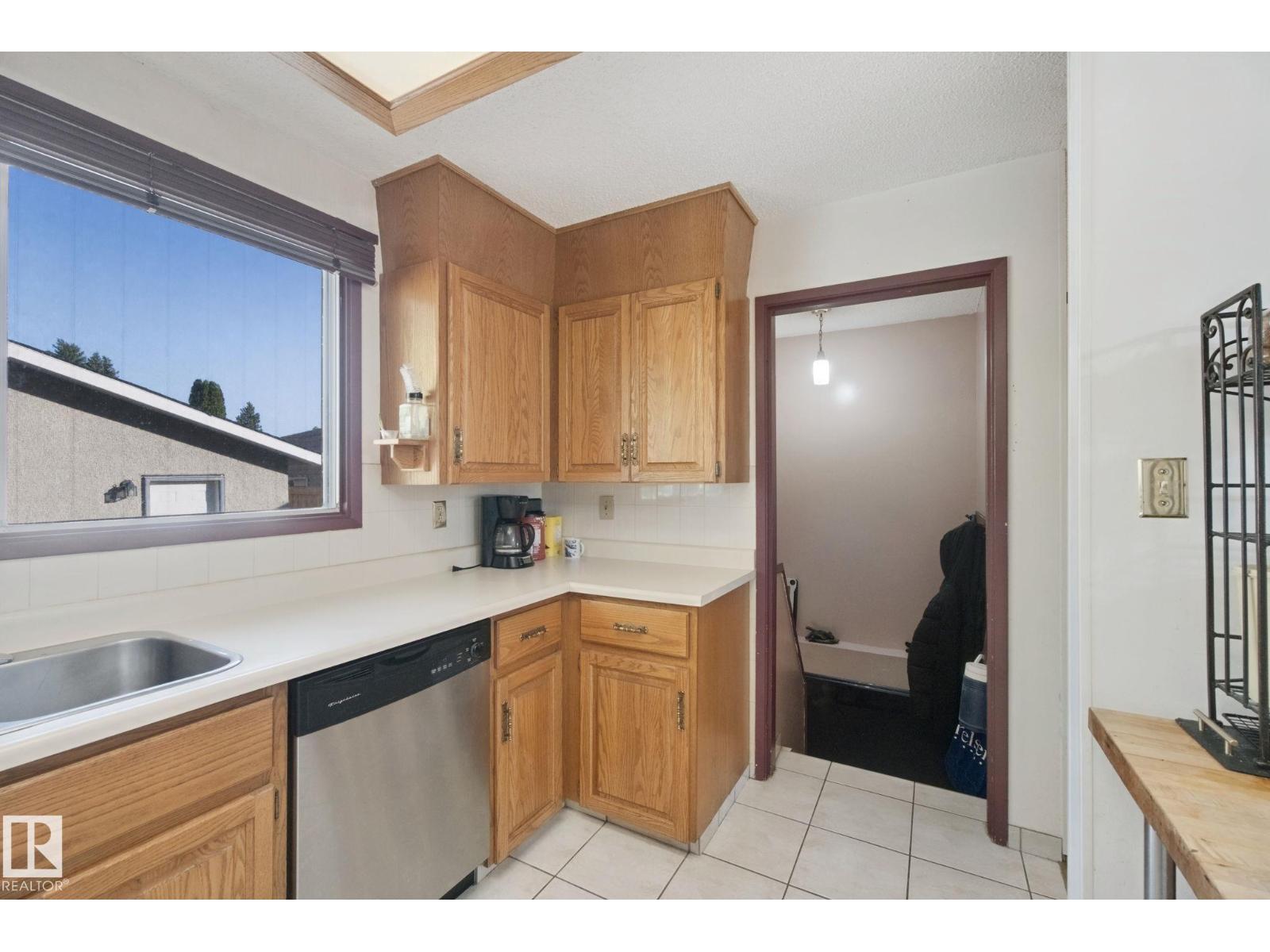 10824 35 Av Nw Property Photo 17