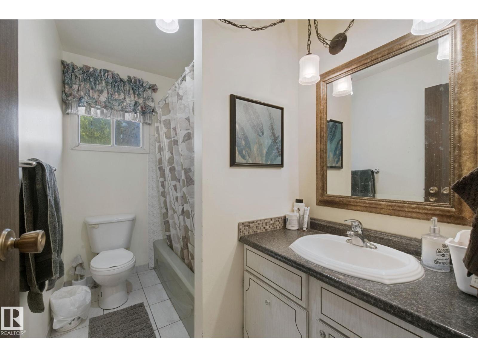 10824 35 Av Nw Property Photo 20