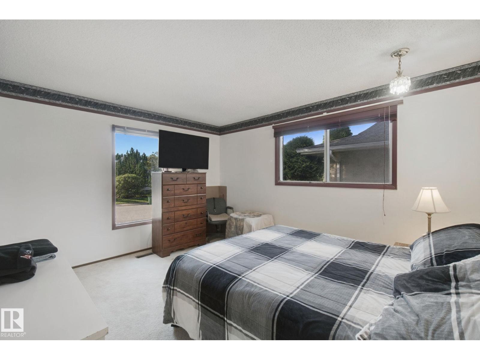 10824 35 Av Nw Property Photo 24
