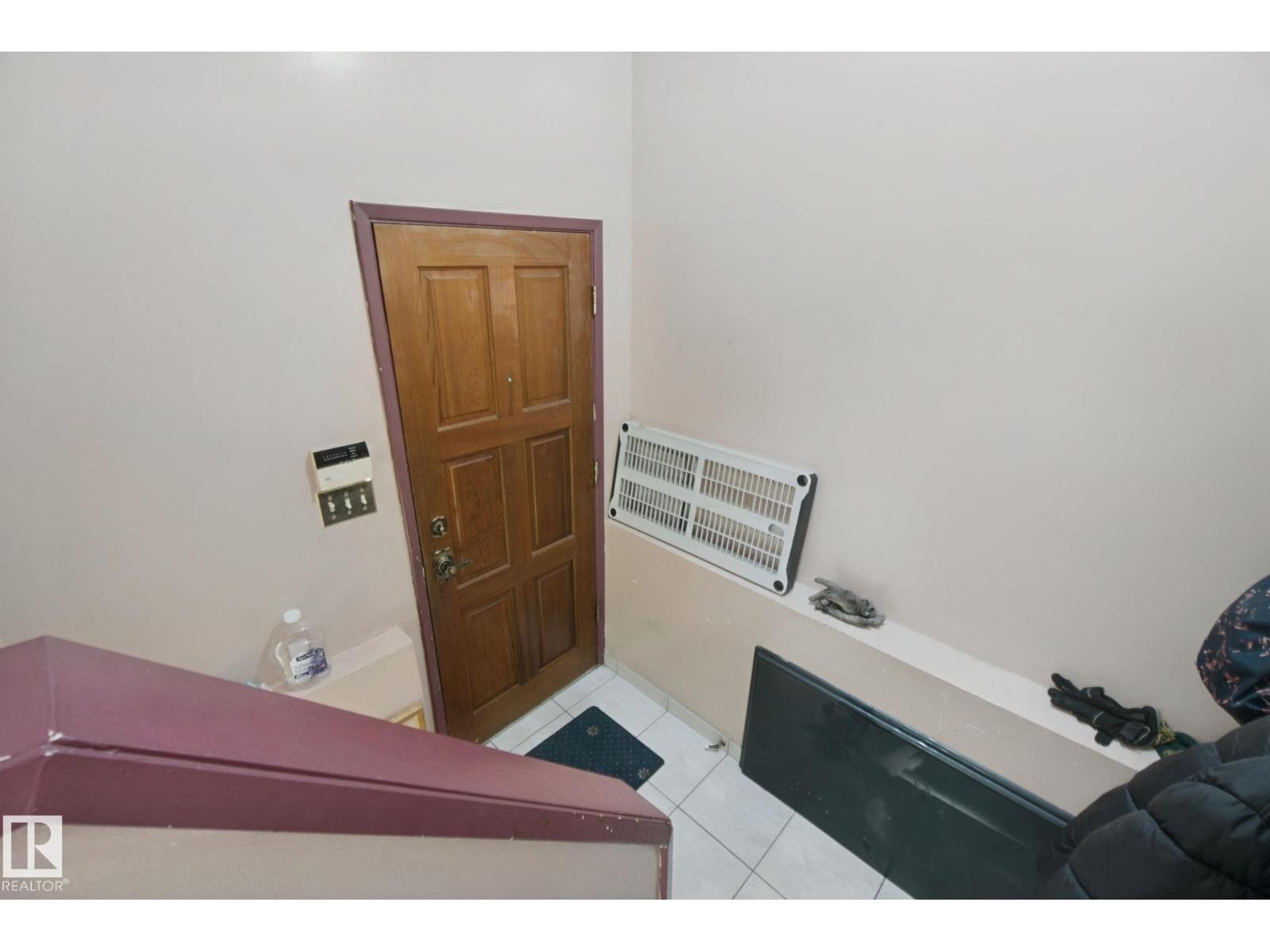 10824 35 Av Nw Property Photo 29