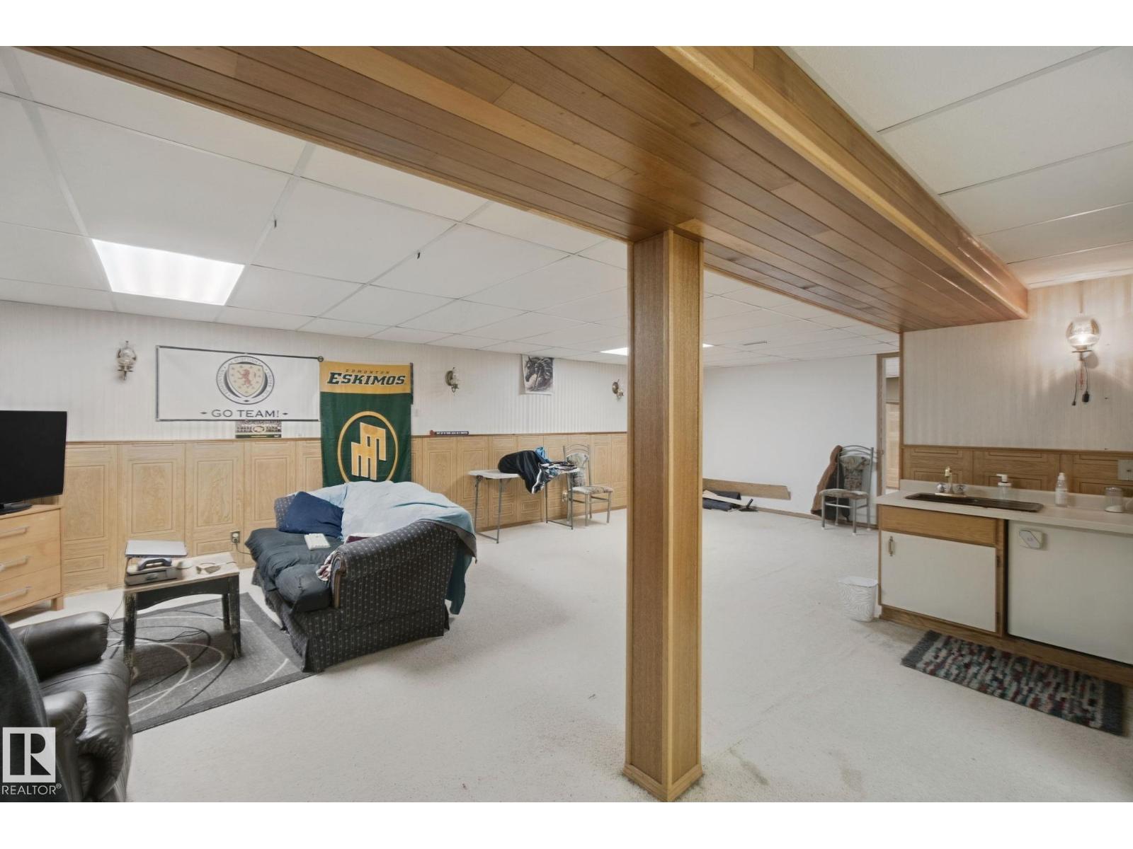 10824 35 Av Nw Property Photo 31
