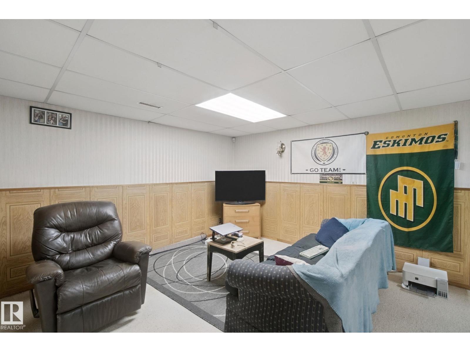 10824 35 Av Nw Property Photo 32