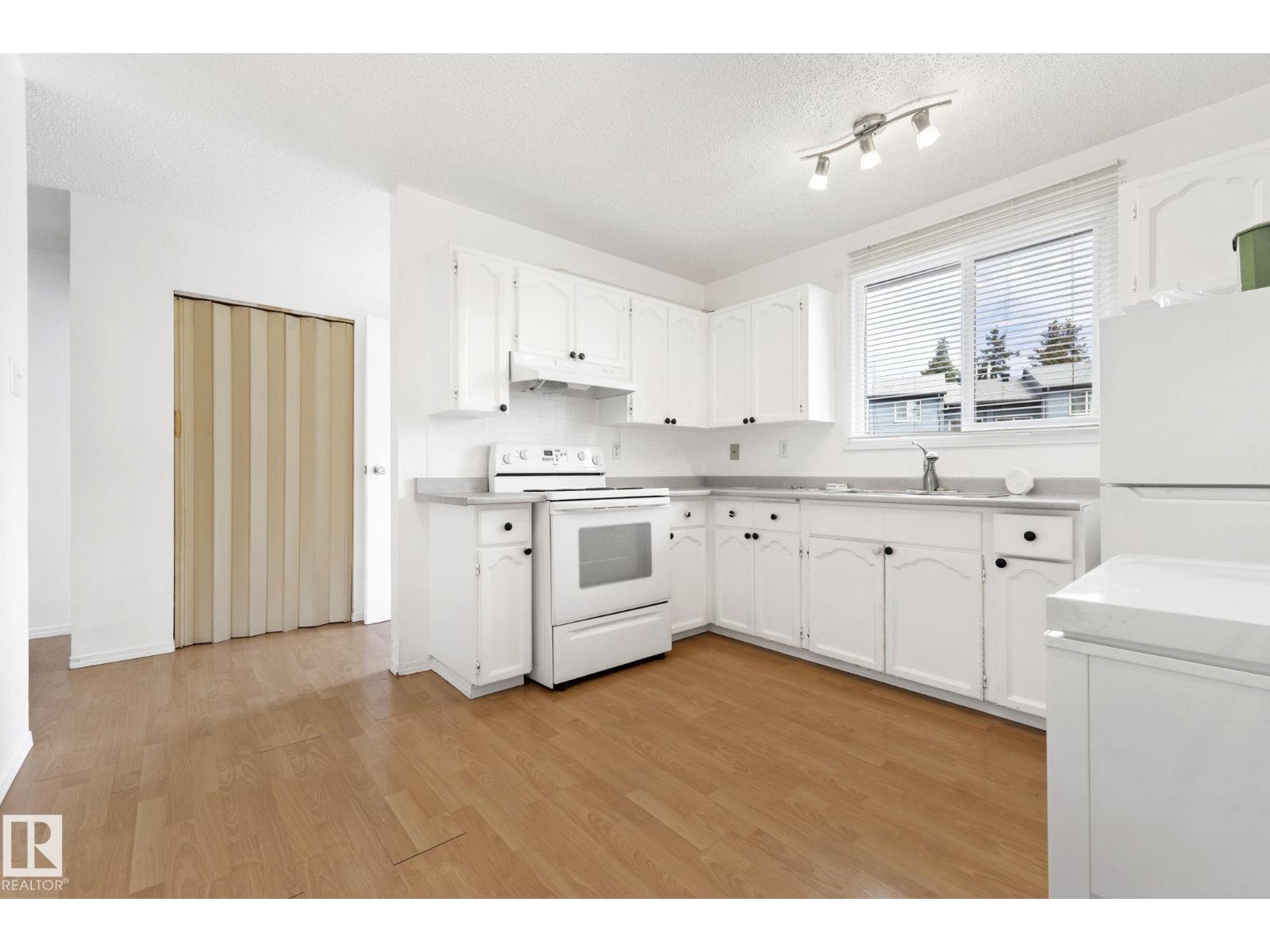 3122 142 Av Nw Property Photo 12