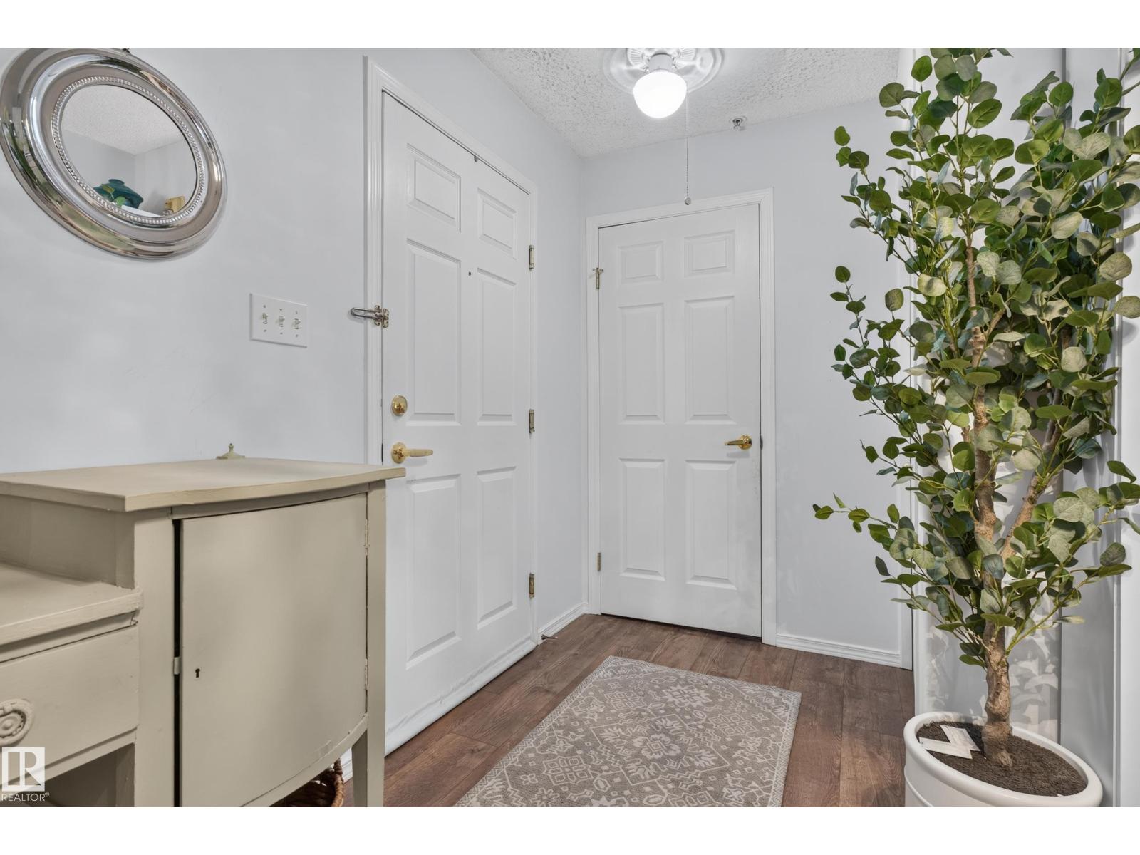 #104 5102 49 Av Property Photo 4