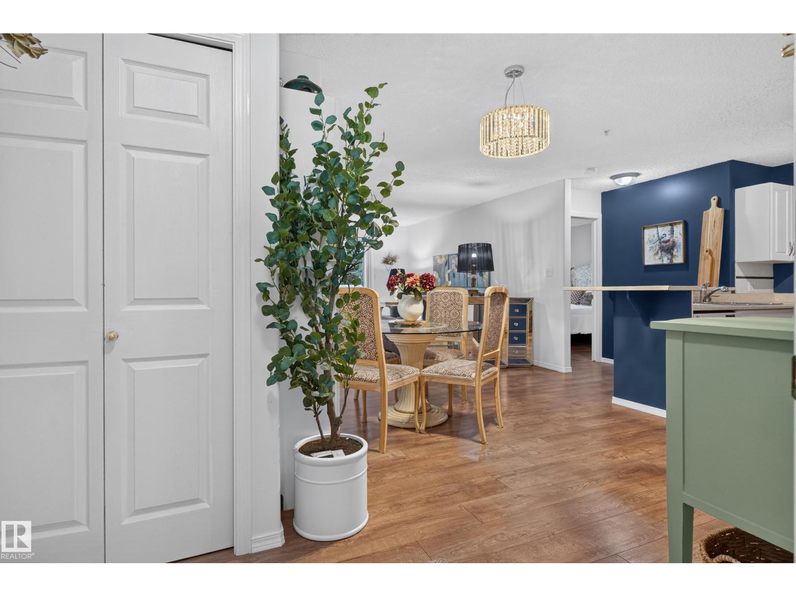 #104 5102 49 Av Property Photo 5