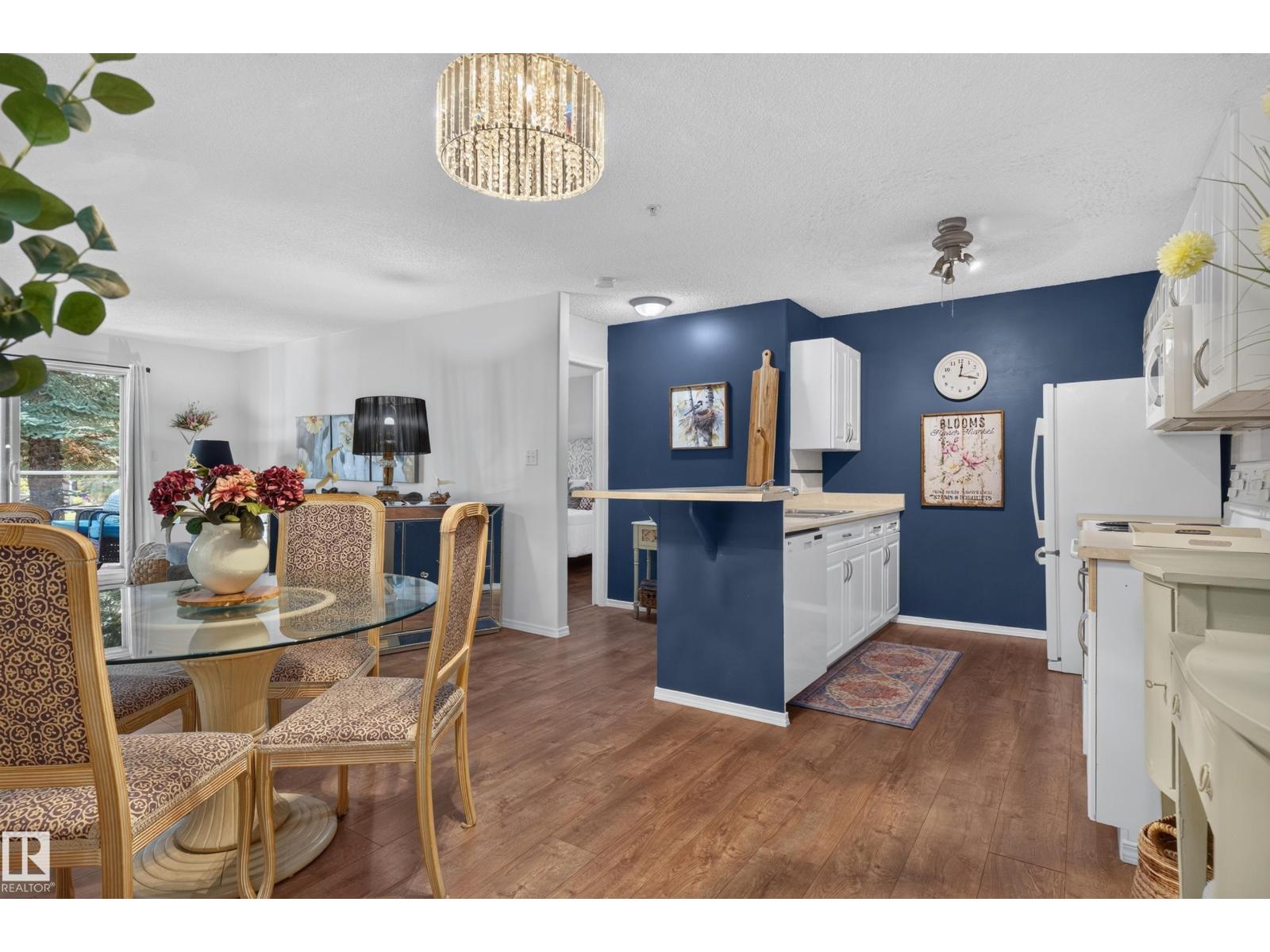 #104 5102 49 Av Property Photo 6
