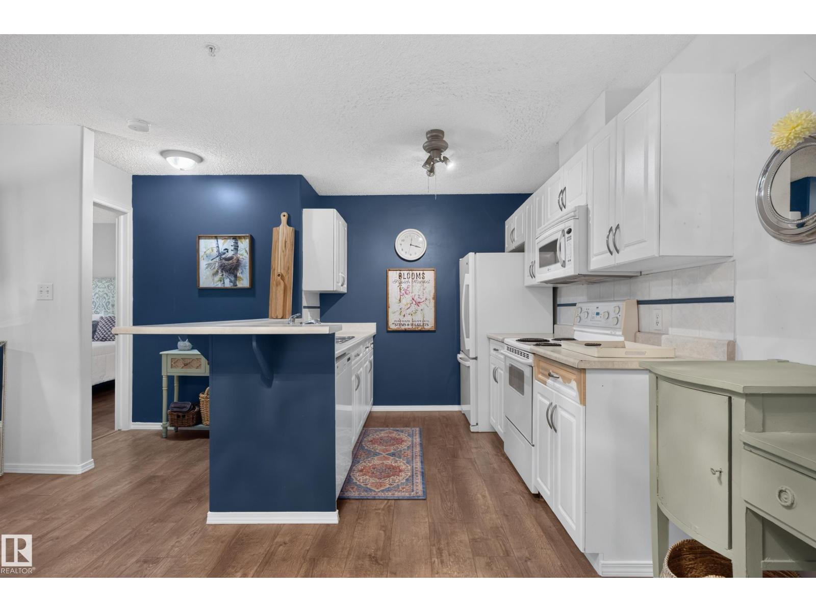 #104 5102 49 Av Property Photo 7